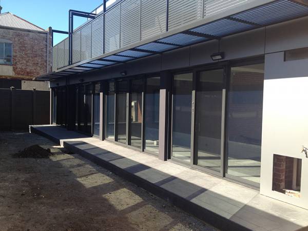   &raquo; Click to zoom ->